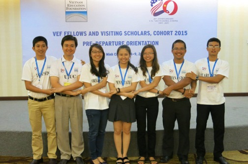 Thanh Ngọc (giữa) trong Chương trình Định hướng trước khi lên đường do Quỹ VEF tổ chức.